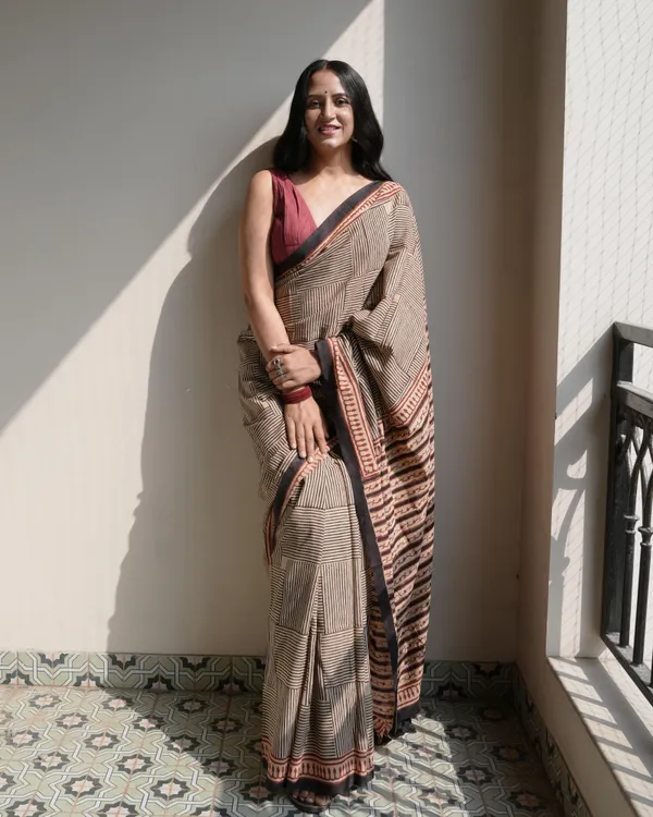 Black_Cotton_Silli_Print_Mul_Saree_With_Tassels_For_Women